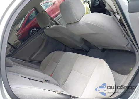 2005 Toyota Corolla Ce z USA, uszkodzony, nr VIN 1NXBR32E15Z356817